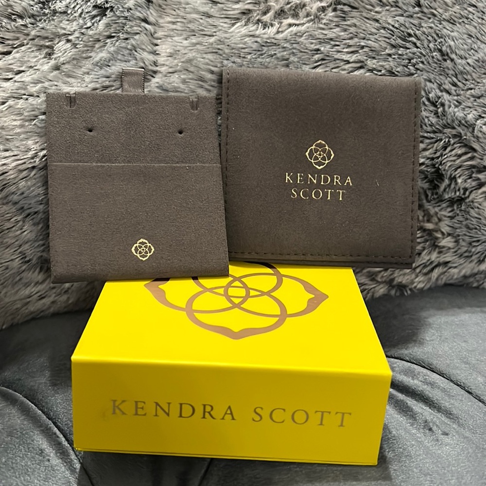 Kendra Scott box